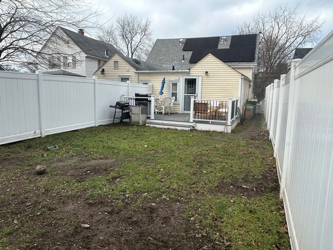 Building Photo - 9 Church St