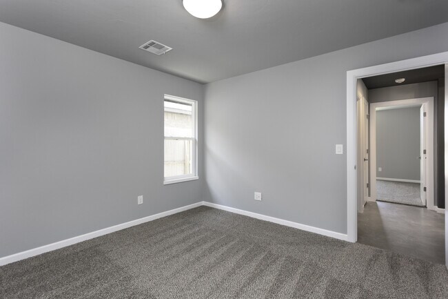 Building Photo - Stylish, Modern, Nearly New | 4-Bed | 2-Bath | Deer Creek Schools