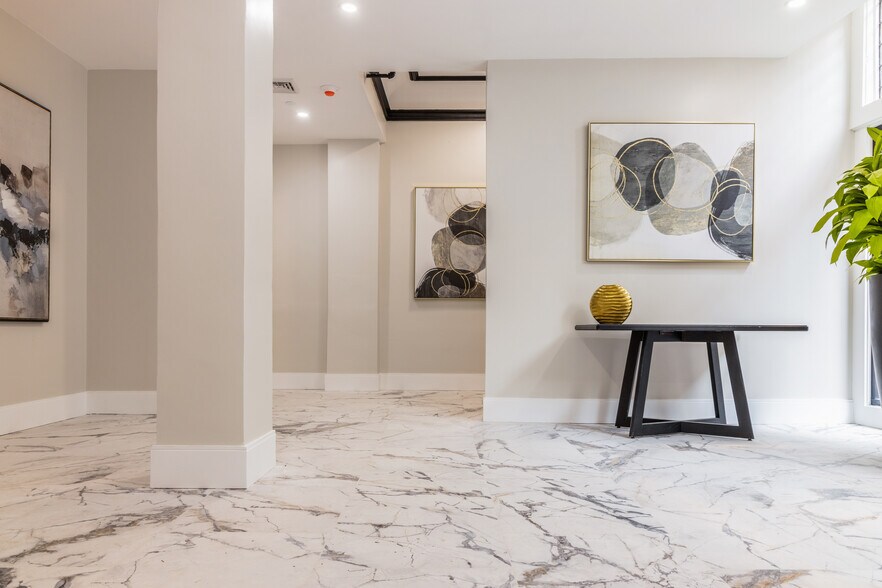 Lobby - 44 Bromfield St