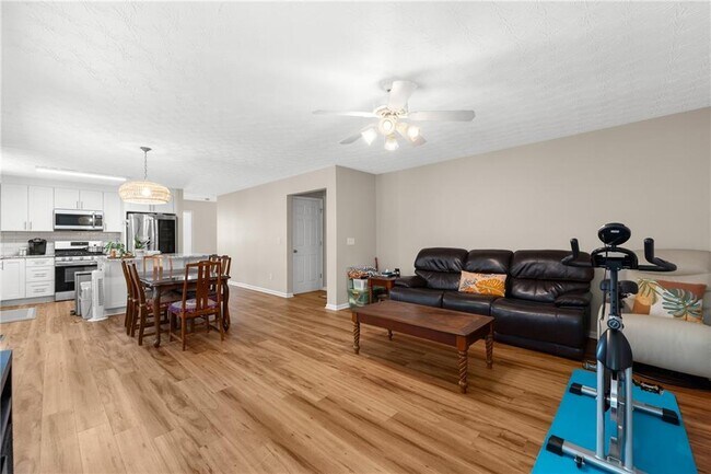 Building Photo - 3751 Roxfield Dr NE