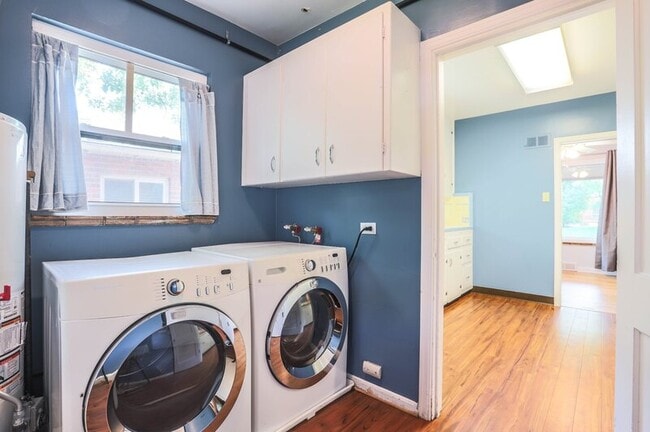 Building Photo - 1254 Dahlia St