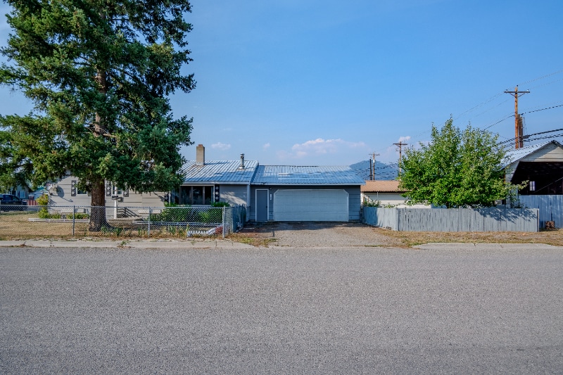 Building Photo - 1321 Dakota Ave