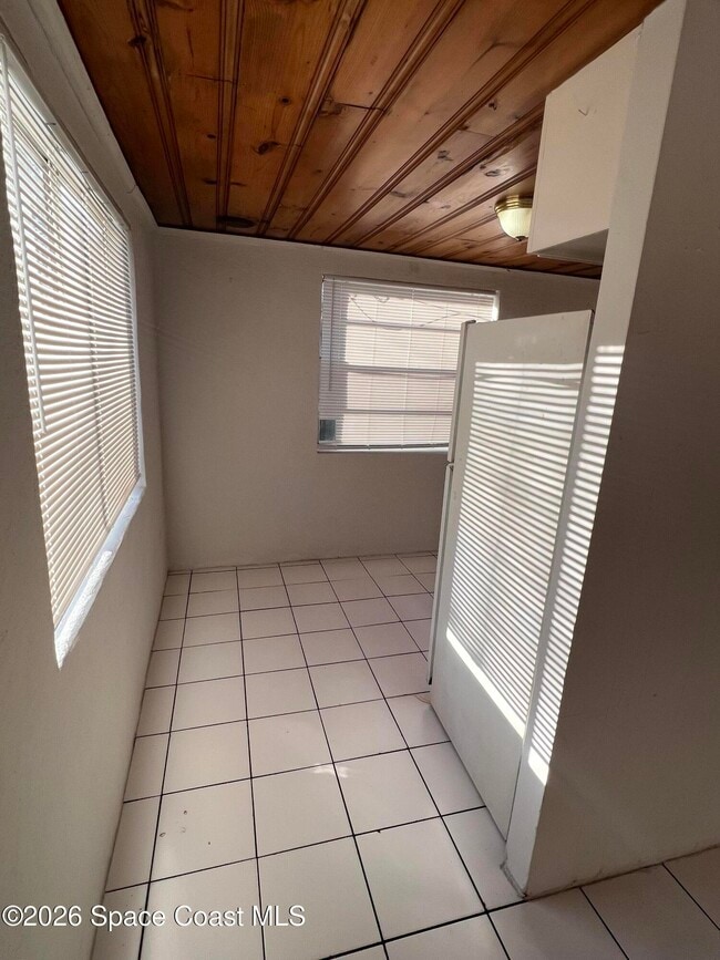 Building Photo - 441 Vickers St