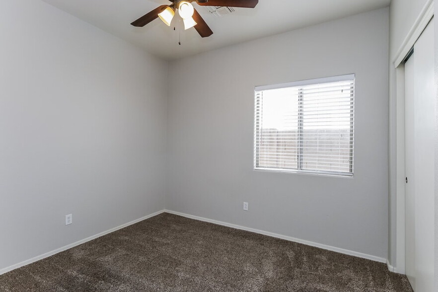 Building Photo - 3402 N 129th Dr