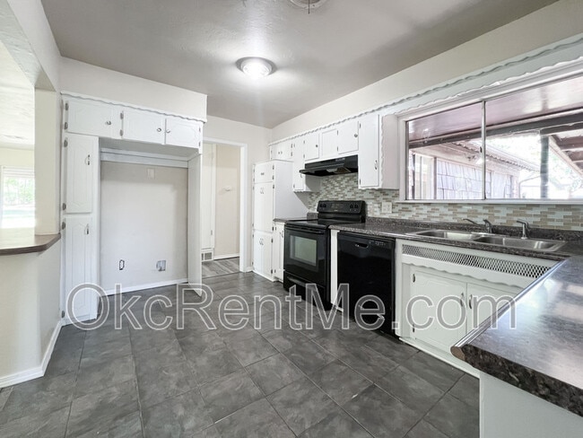 Building Photo - 2400 SW 63rd St