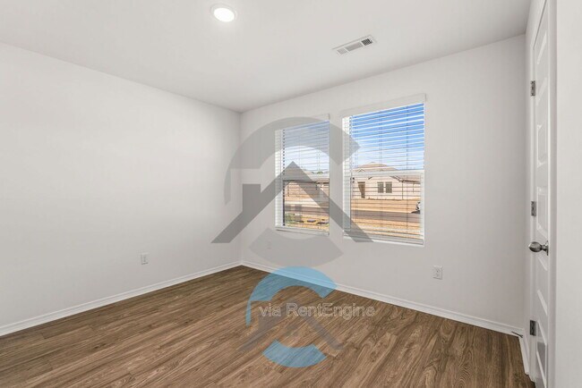 Building Photo - 114 E Sunbelt Ct