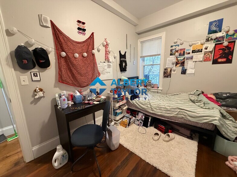 Building Photo - 92 Calumet St