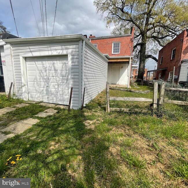 Building Photo - 8528 Chestnut Oak Rd