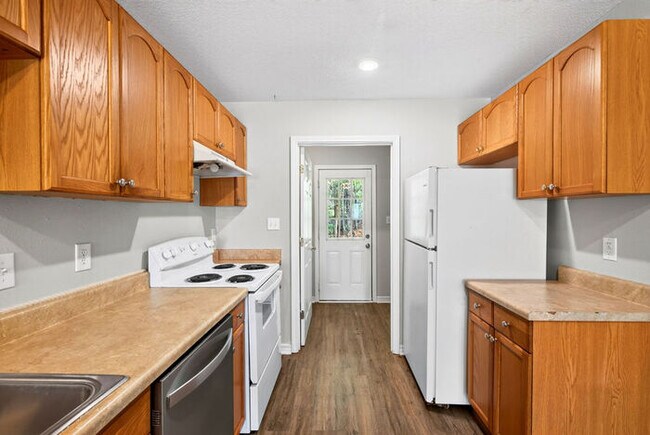 Building Photo - 15119 Deer Creek Dr