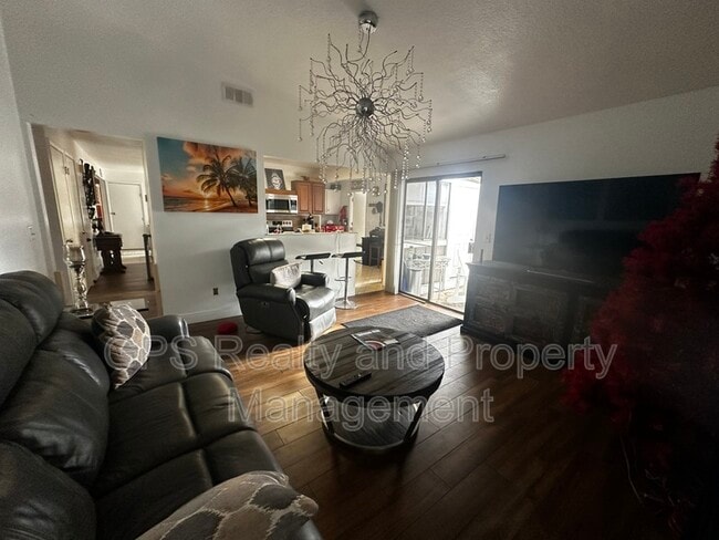Building Photo - 651 Tam Ct