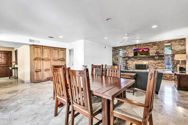 Building Photo - 8532 E San Bruno Dr