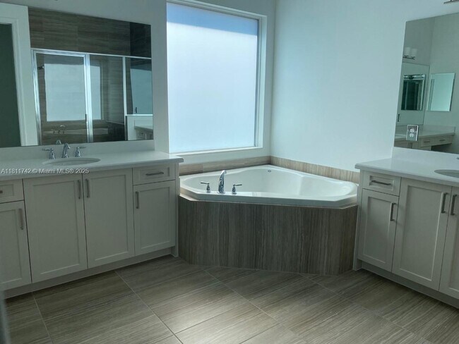 Building Photo - 7765 Wildflower Shores Dr