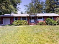 Building Photo - 708 Heatherwood Dr