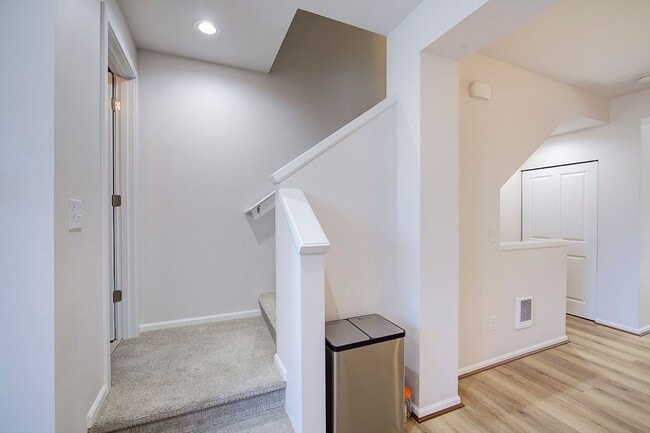 Building Photo - 2Bd/2.25Ba Mill Creek Townhouse