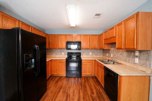 Building Photo - 8 Willow Lakes Dr