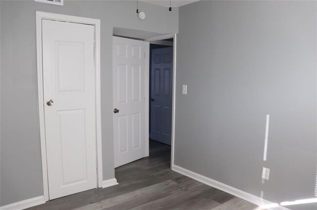 Building Photo - 740 Cooper St SW