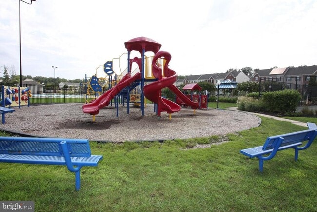 Building Photo - 7349 Mockingbird Cir