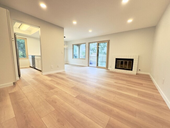 Building Photo - FULLY REMODELED: Spacious 3 bedroom condo in San Marcos With AC