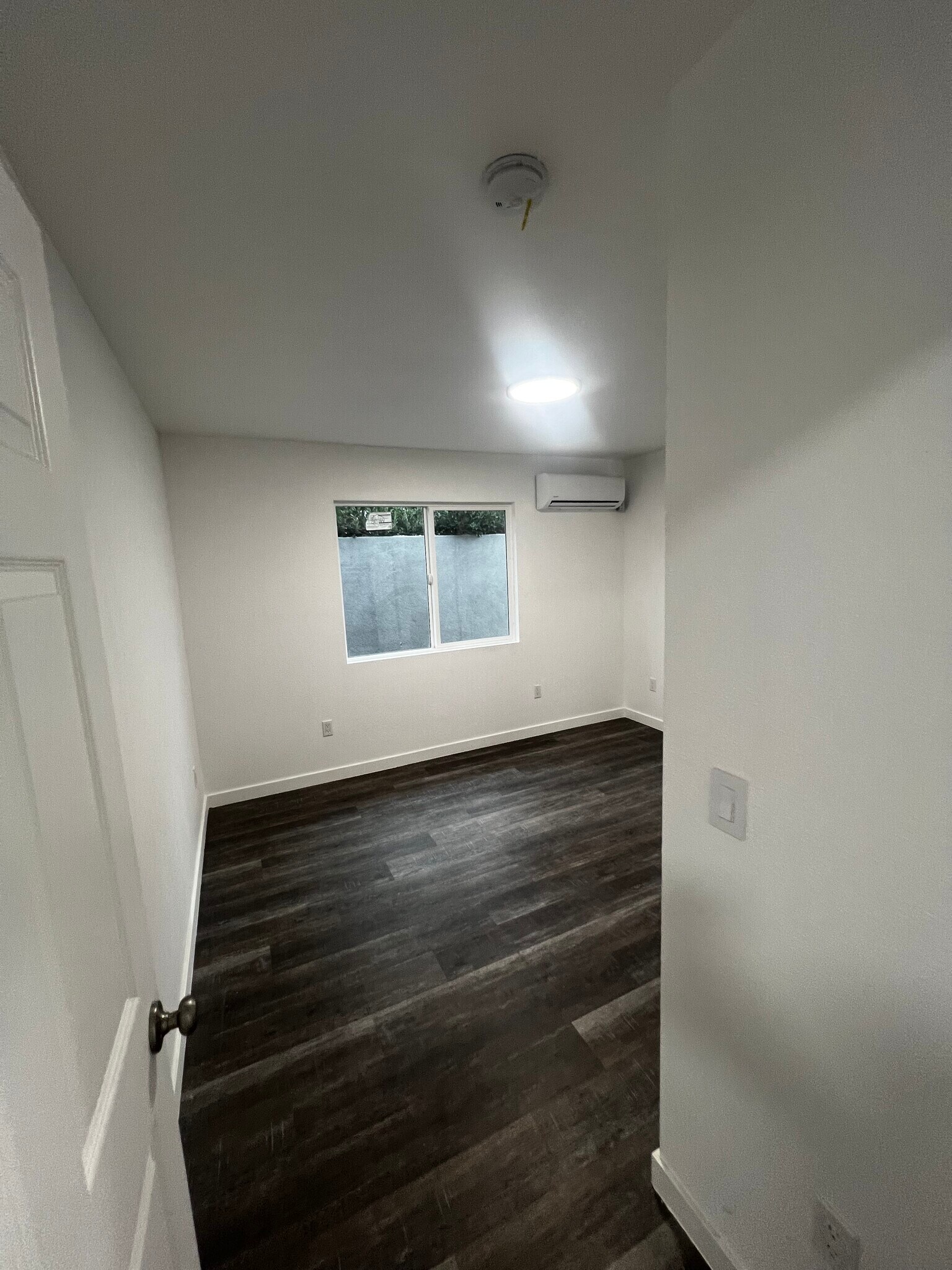 Building Photo - 2116 Zoe Ave