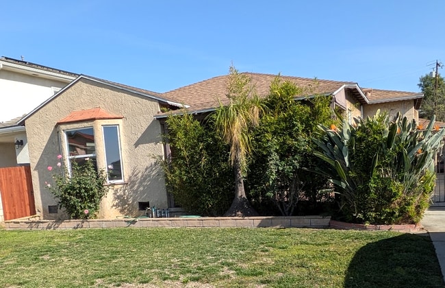 Building Photo - 336 S Ynez Ave