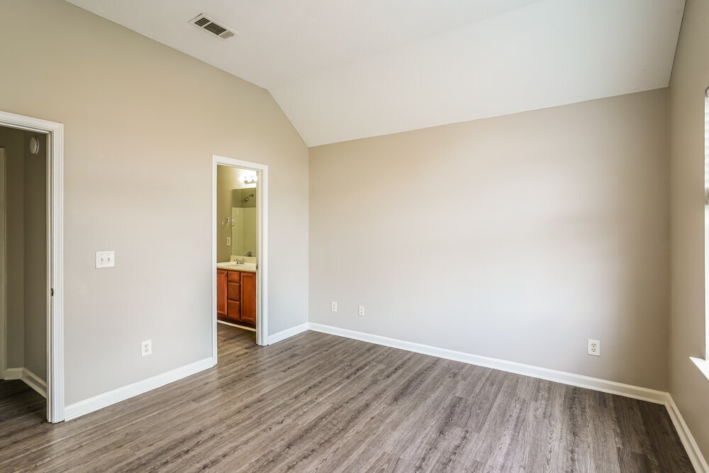 Building Photo - 8033 Logan Dr