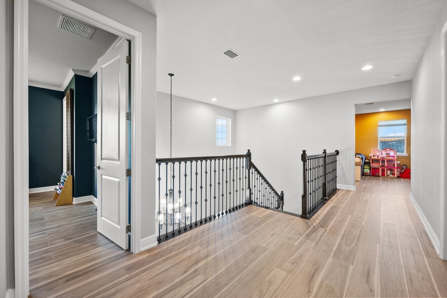 Building Photo - 7484 Ripetta St