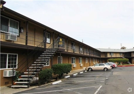 Building Photo - Stonebrook Apartments