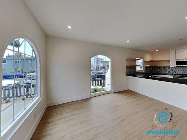 Building Photo - 3831-3835 Third Avenue - 3835 Third Ave Apt 1