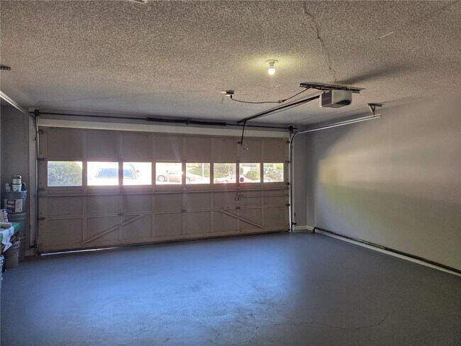 Building Photo - 1155 Riverside Trce