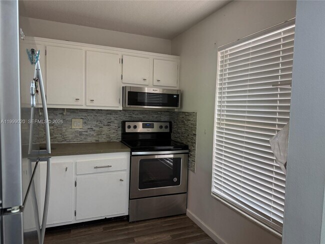 Building Photo - 5851 NW 62nd Ave