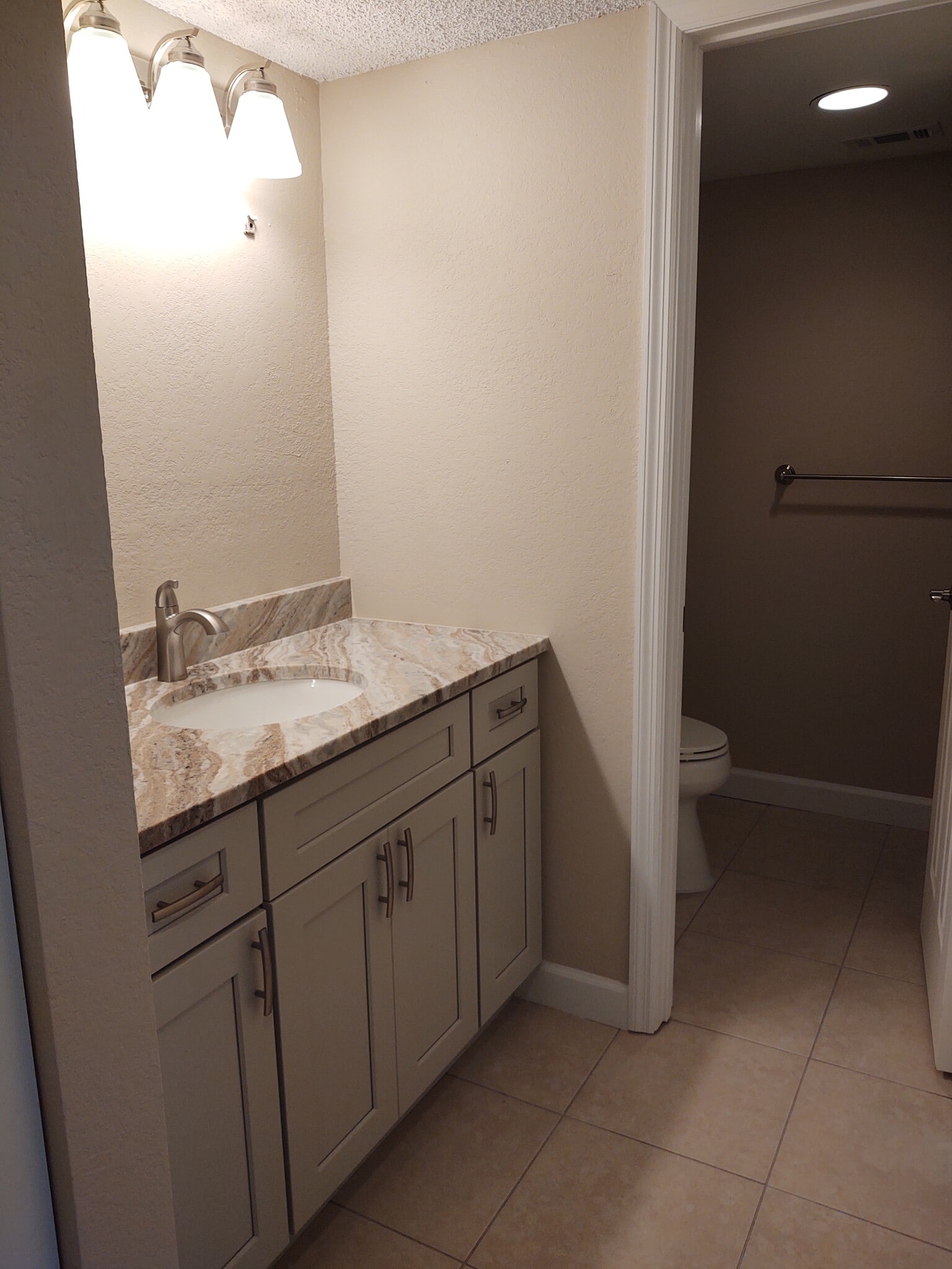 Building Photo - 1524 SE Royal Green Cir