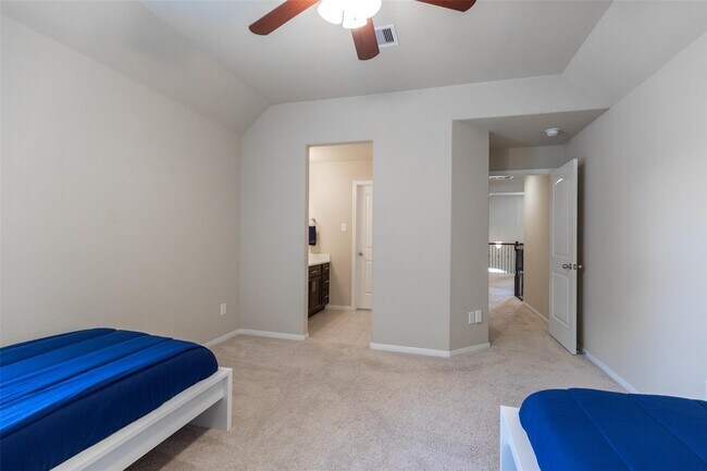Building Photo - 23 Vesuvius Ln