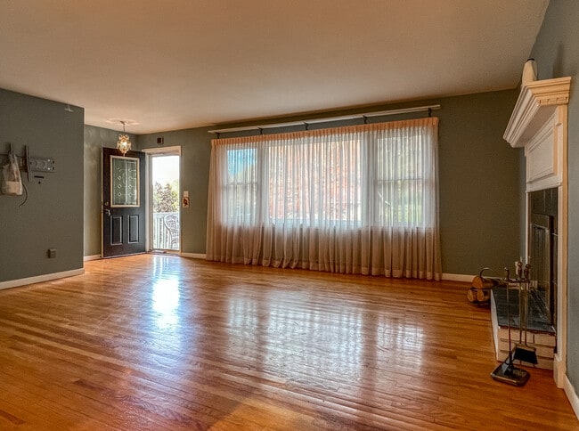 Building Photo - 102 Raymbault Dr