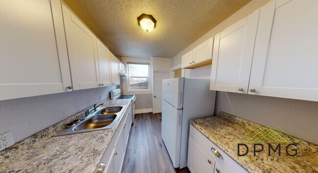 Building Photo - 325 E Hillsdale St