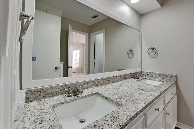 Building Photo - 5402 Woodville Ln