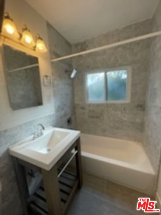 Building Photo - 3869 Hollypark Pl