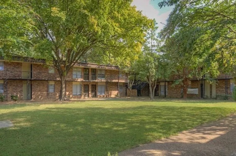 Building Photo - 2879 Beverly Hill St