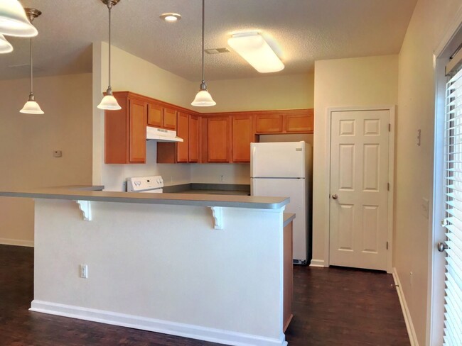 Building Photo - 765 Canyon Oak Loop