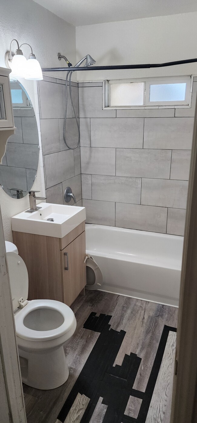 Building Photo - 718 S Jacob St