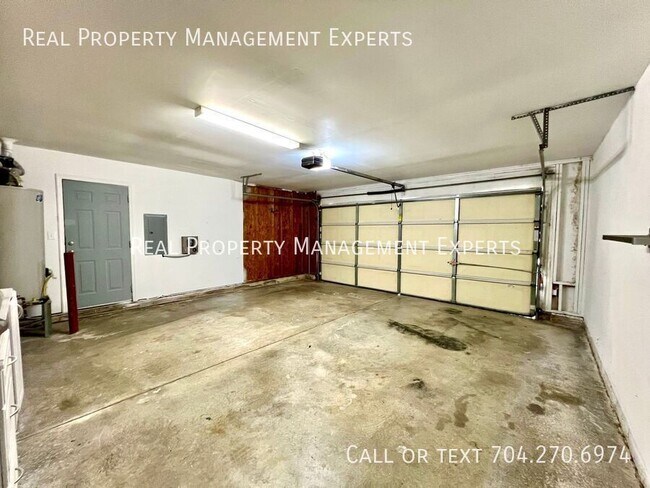 Building Photo - 9902 Redbud Tree Ct