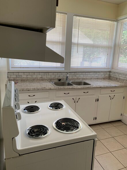 kitchen - 2243 Gilmore St