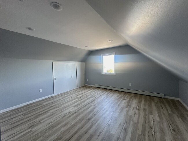 Building Photo - 212 Inslee Pl