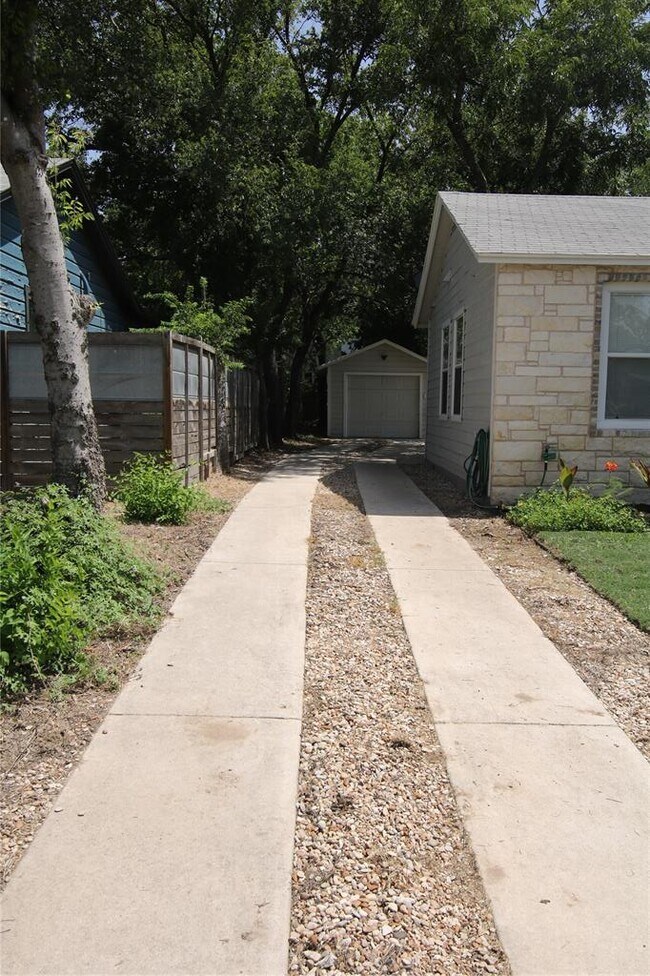 Building Photo - 4606 Wally Ave