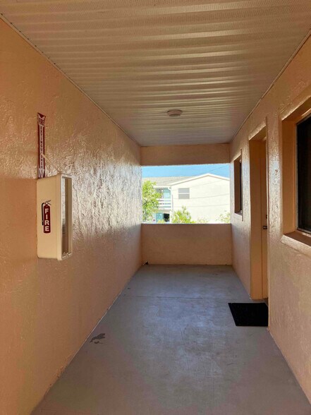 Building Photo - 211 Circle Dr