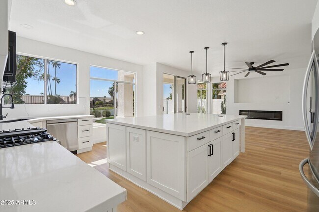 Building Photo - 5953 W Aurora Dr