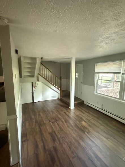 Building Photo - 1173 Rosewood Dr NE