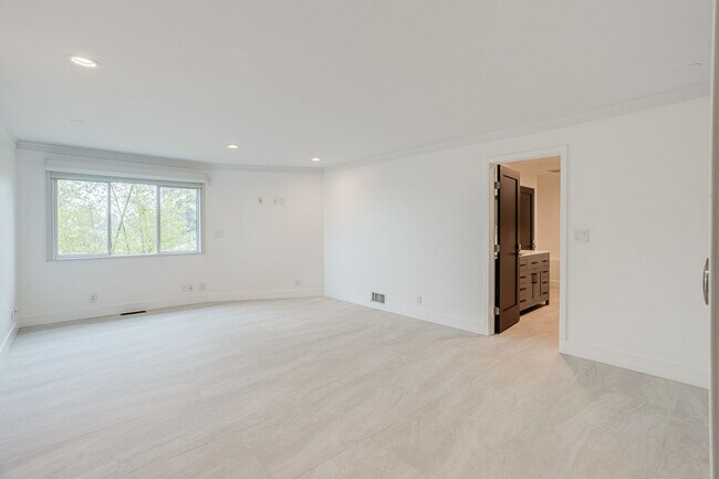 Building Photo - 11354 Sunshine Terrace
