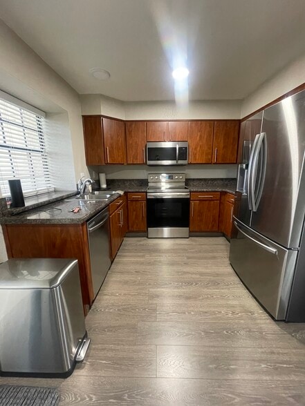 Building Photo - 5704 E Aire Libre Ave
