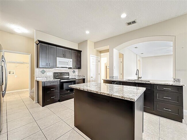 Building Photo - 9551 Bennington Chase Dr