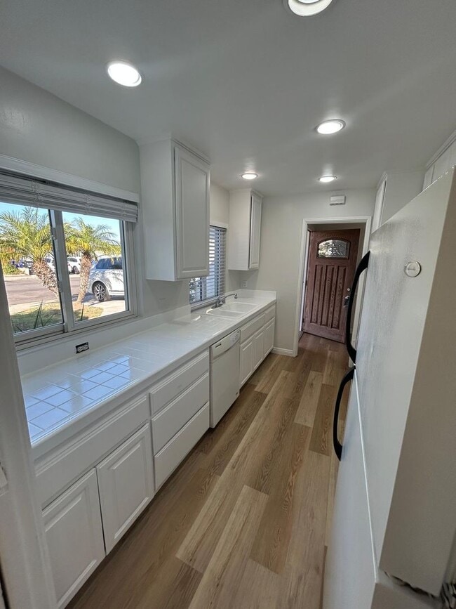 Building Photo - Beautiful Remodeled 3 Bedroom 2 Bath, Only. A Few Blocks from SDSU, Available Now $4,195
